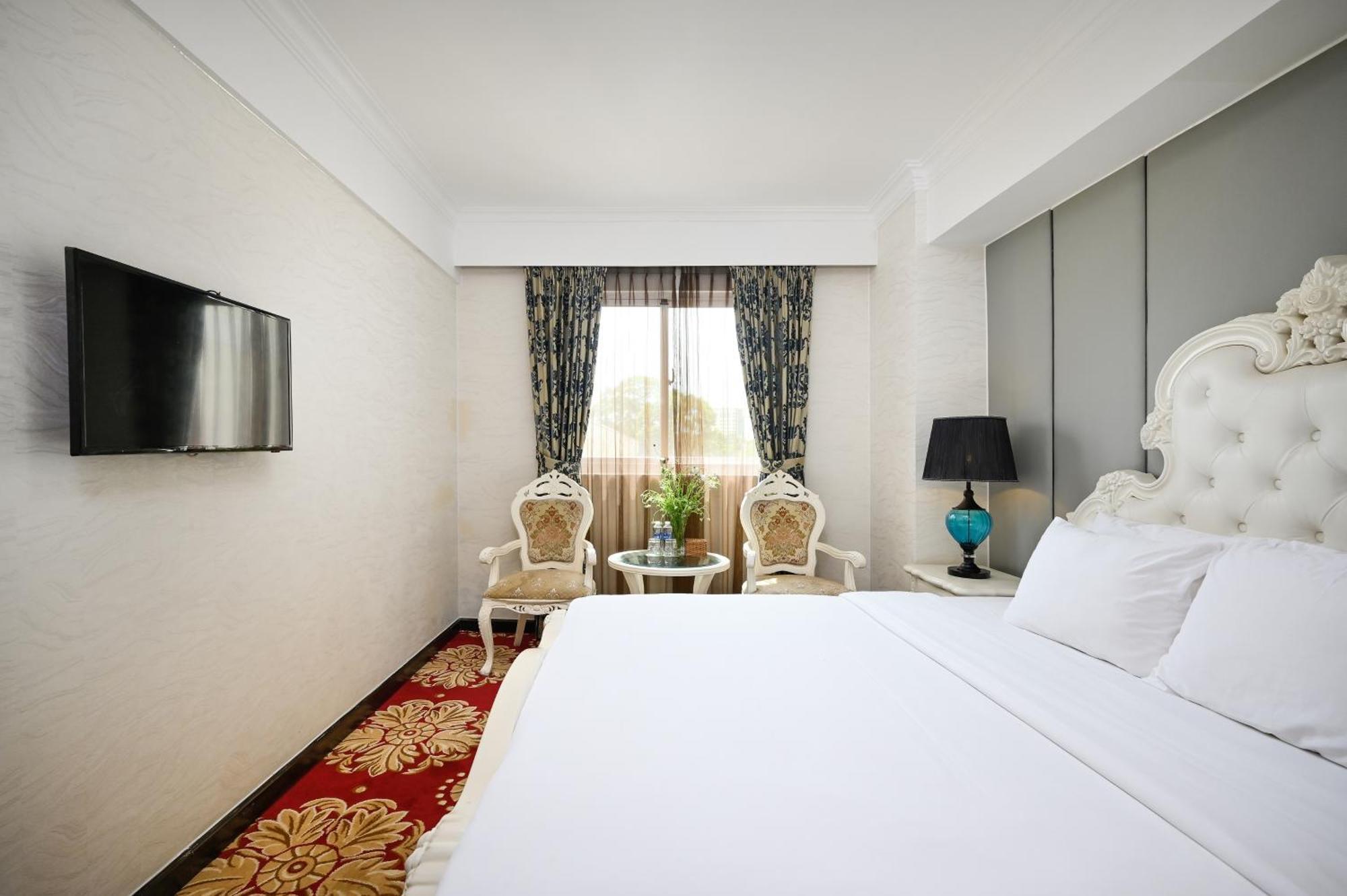 California Saigon Hotel & Rooftop Pool Ho Chi Minh City Exterior photo