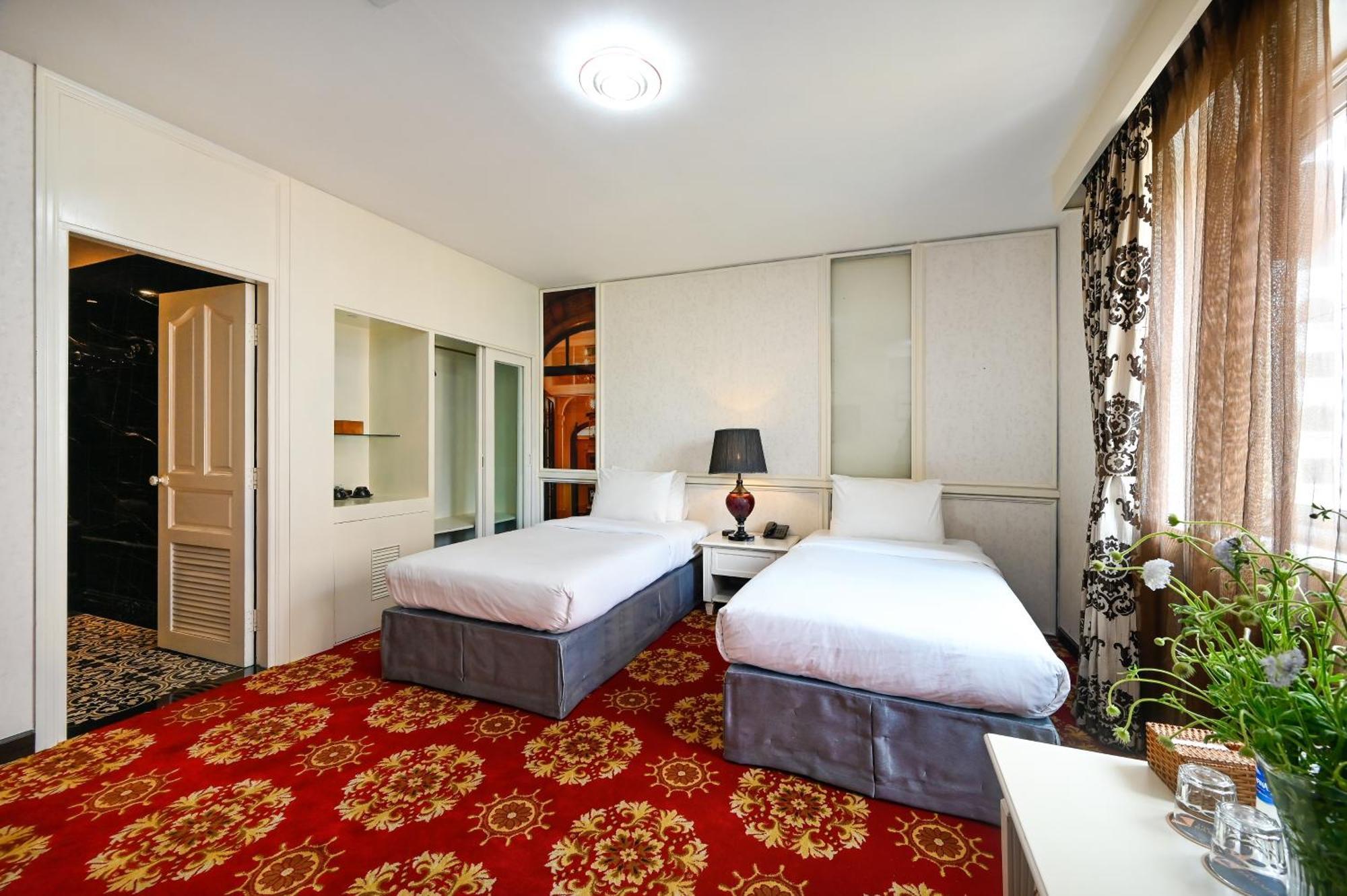 California Saigon Hotel & Rooftop Pool Ho Chi Minh City Exterior photo
