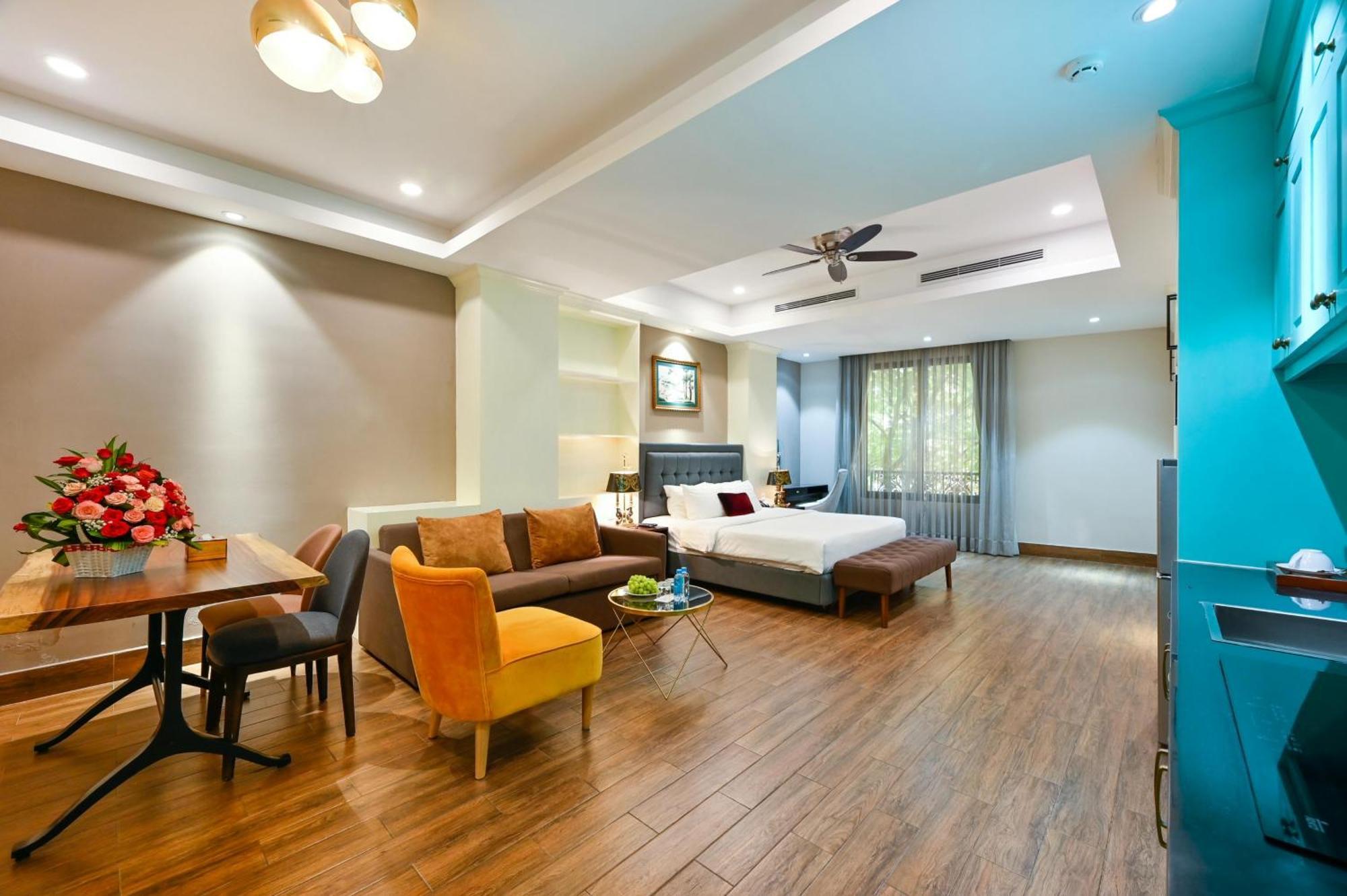 California Saigon Hotel & Rooftop Pool Ho Chi Minh City Exterior photo
