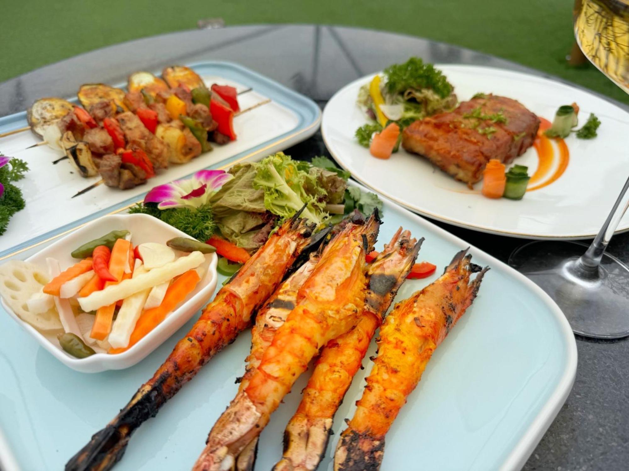 California Saigon Hotel & Rooftop Pool Ho Chi Minh City Exterior photo